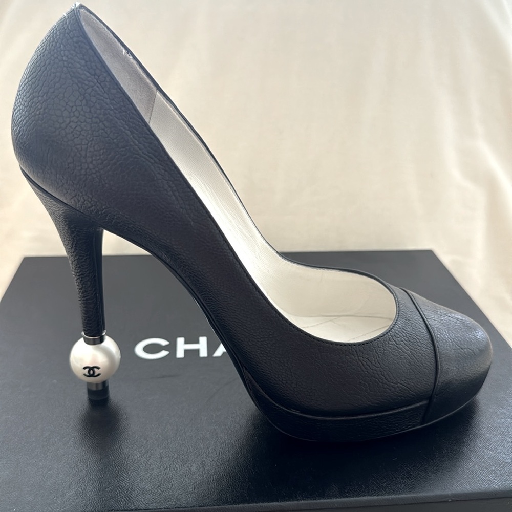 Chanel Pumps - Picture 2 of 11